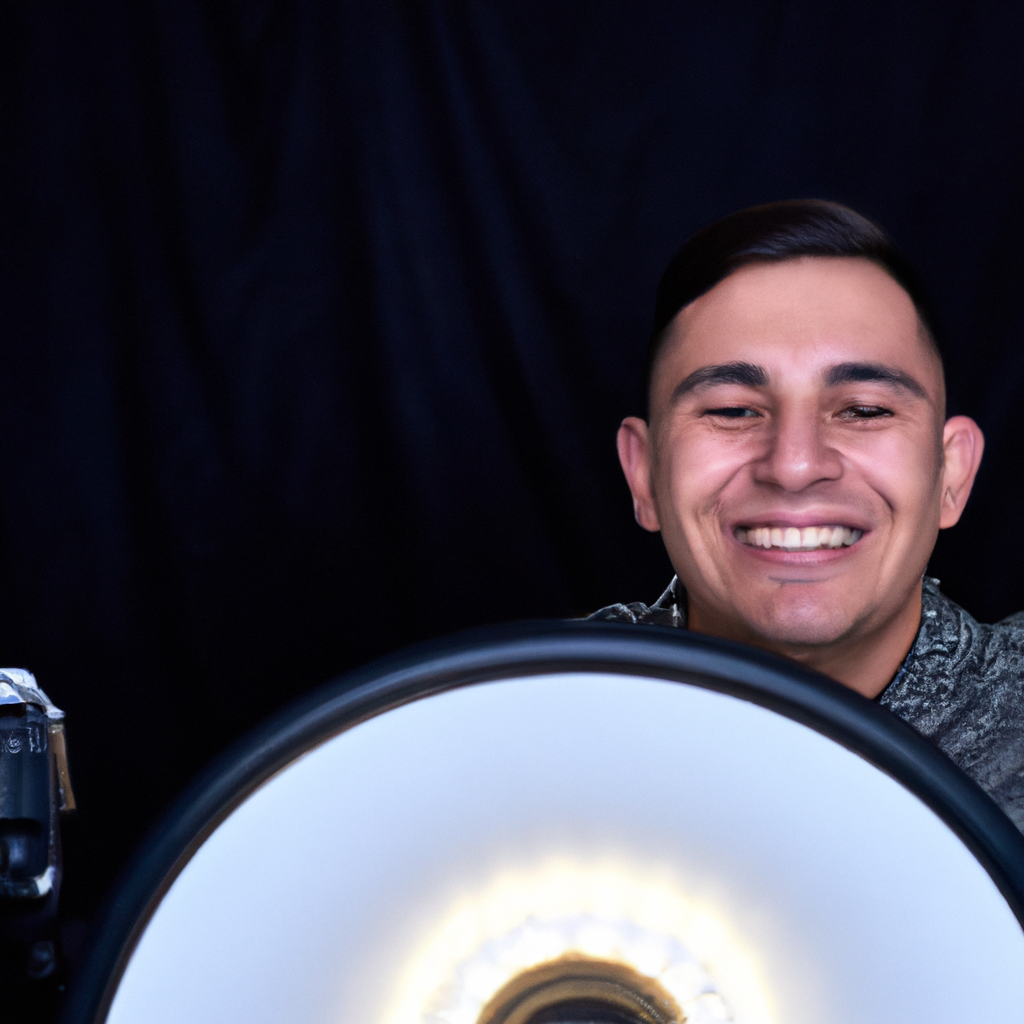 Retrato de la Productora del estudio con cámara en mano